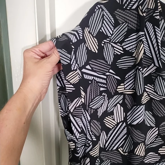 Anne Klein 2X Blouse Tunic Top Black White Cap Sleeve Stretch Ruched Keyhole - Picture 5 of 10